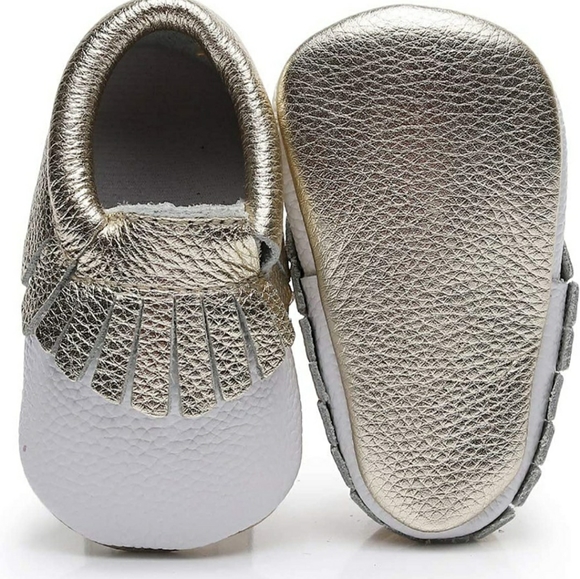 Bebila white baby moccasins with gold bow tassel - Picture 1 of 13